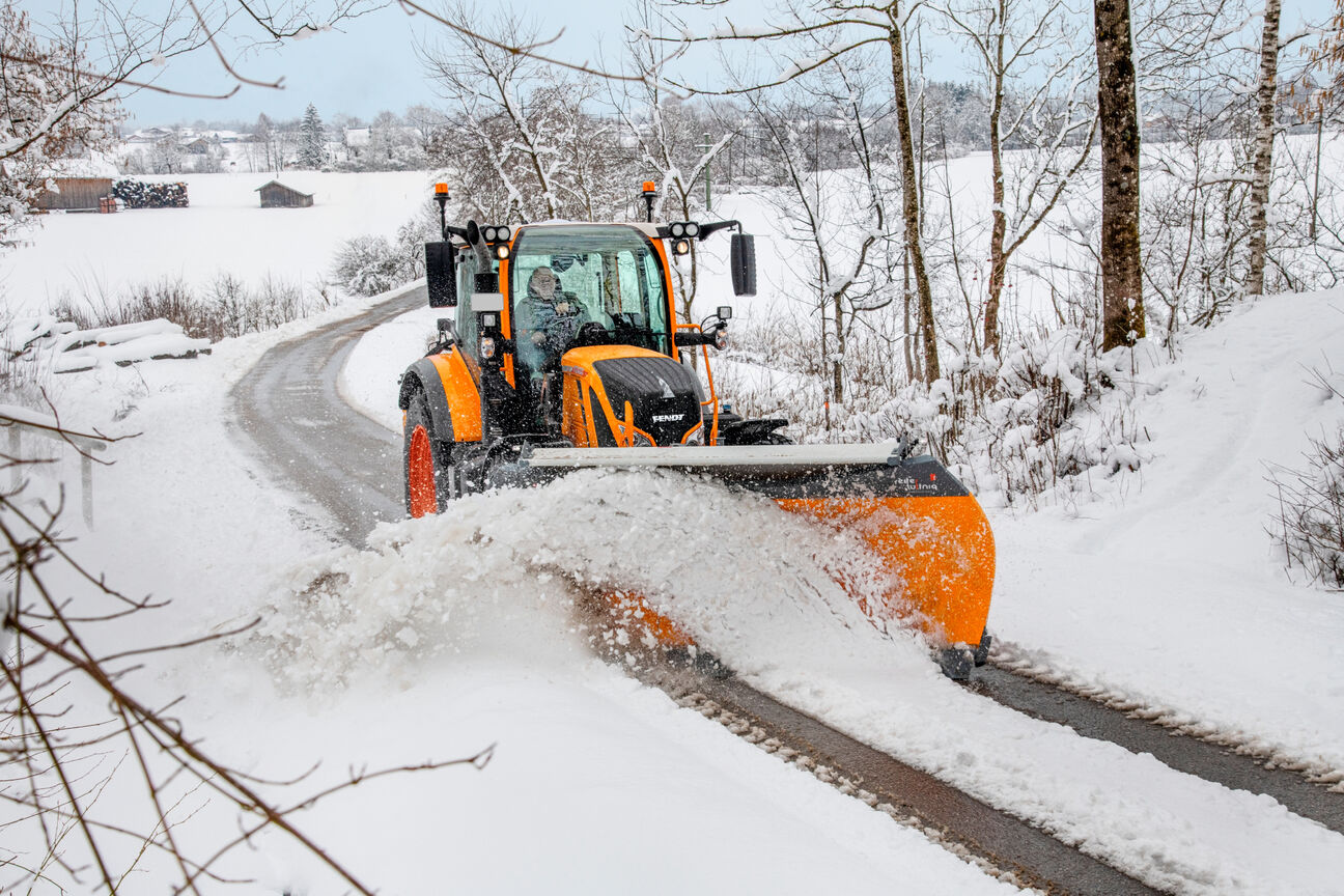 Kommunalfahrzeug im Wintereinsatz